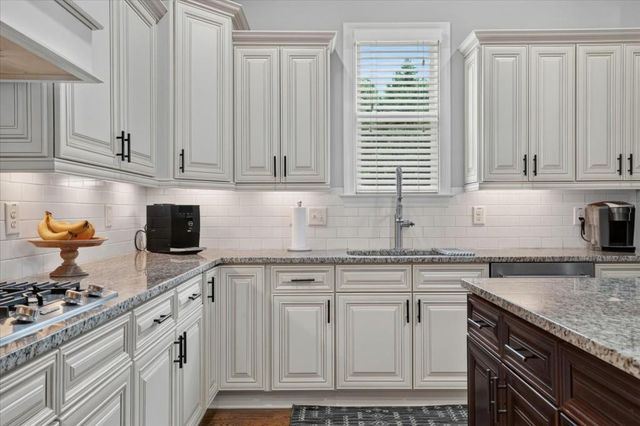 1332 KILMARNOCK Point NW, Kennesaw, GA 30152