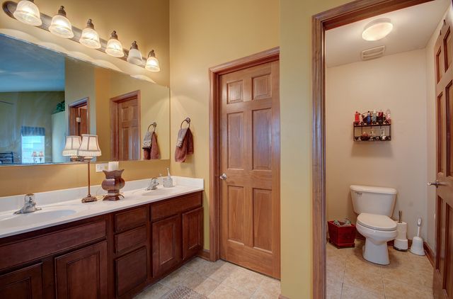 381 Chesapeake Lane, Oswego, IL 60543