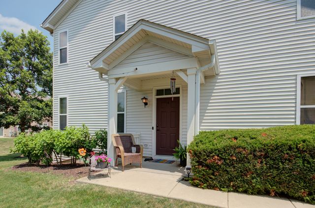 381 Chesapeake Lane, Oswego, IL 60543