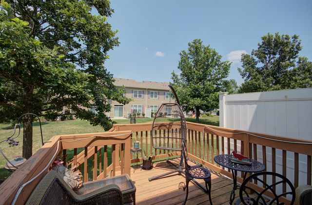 381 Chesapeake Lane, Oswego, IL 60543