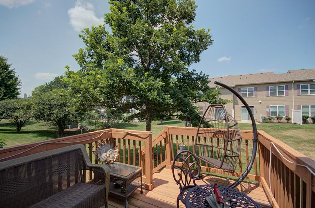 381 Chesapeake Lane, Oswego, IL 60543