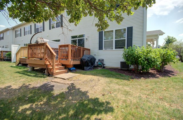 381 Chesapeake Lane, Oswego, IL 60543