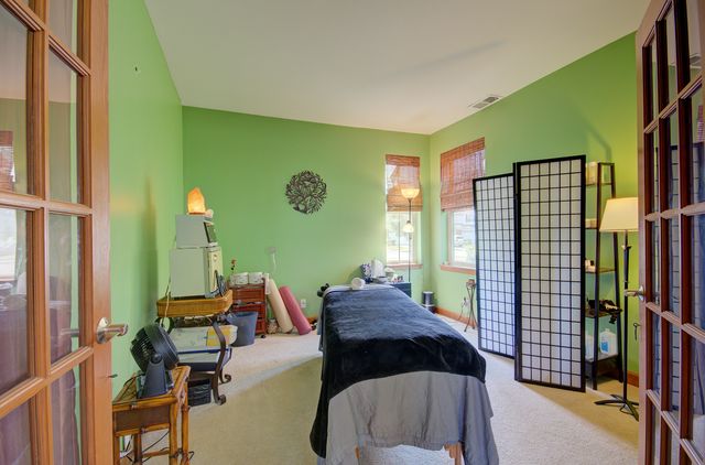381 Chesapeake Lane, Oswego, IL 60543