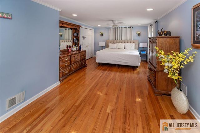 429 Edgeworth Street, Middlesex, NJ 08846