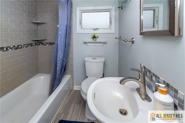 429 Edgeworth Street, Middlesex, NJ 08846