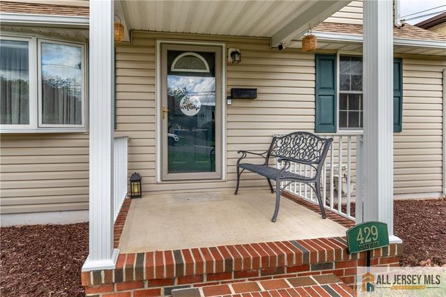 429 Edgeworth Street, Middlesex, NJ 08846