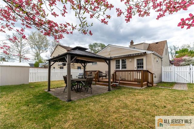 429 Edgeworth Street, Middlesex, NJ 08846