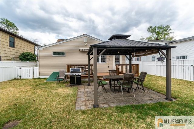 429 Edgeworth Street, Middlesex, NJ 08846