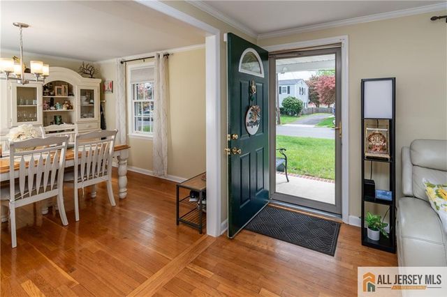 429 Edgeworth Street, Middlesex, NJ 08846