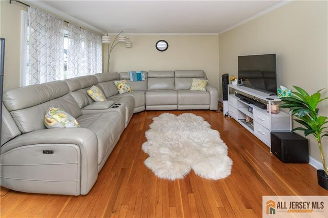 429 Edgeworth Street, Middlesex, NJ 08846