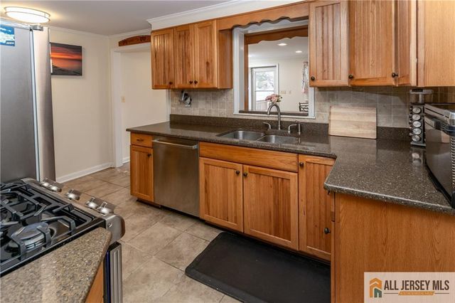 429 Edgeworth Street, Middlesex, NJ 08846