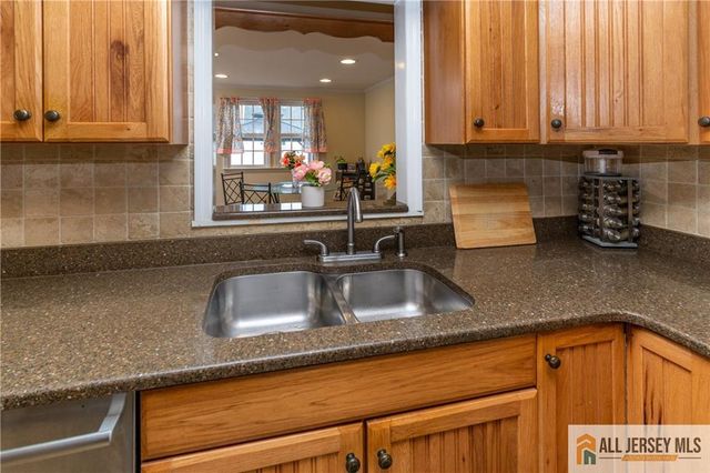 429 Edgeworth Street, Middlesex, NJ 08846