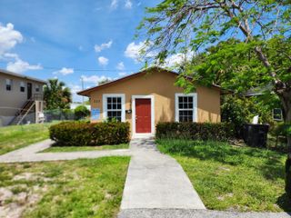 727 22nd Street B, West Palm Beach, FL 33407