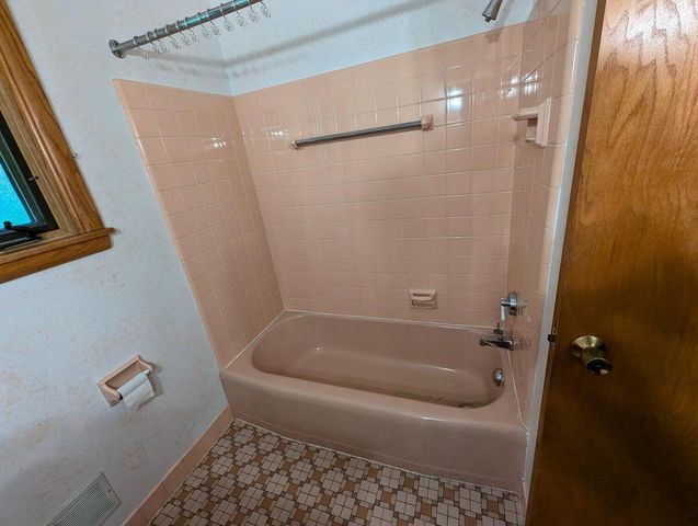 4612 S Shore AVENUE, Slinger, WI 53086