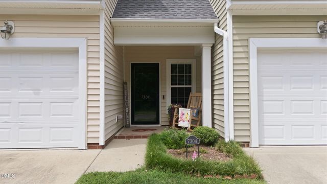 7304 Caversham Way, Raleigh, NC 27617
