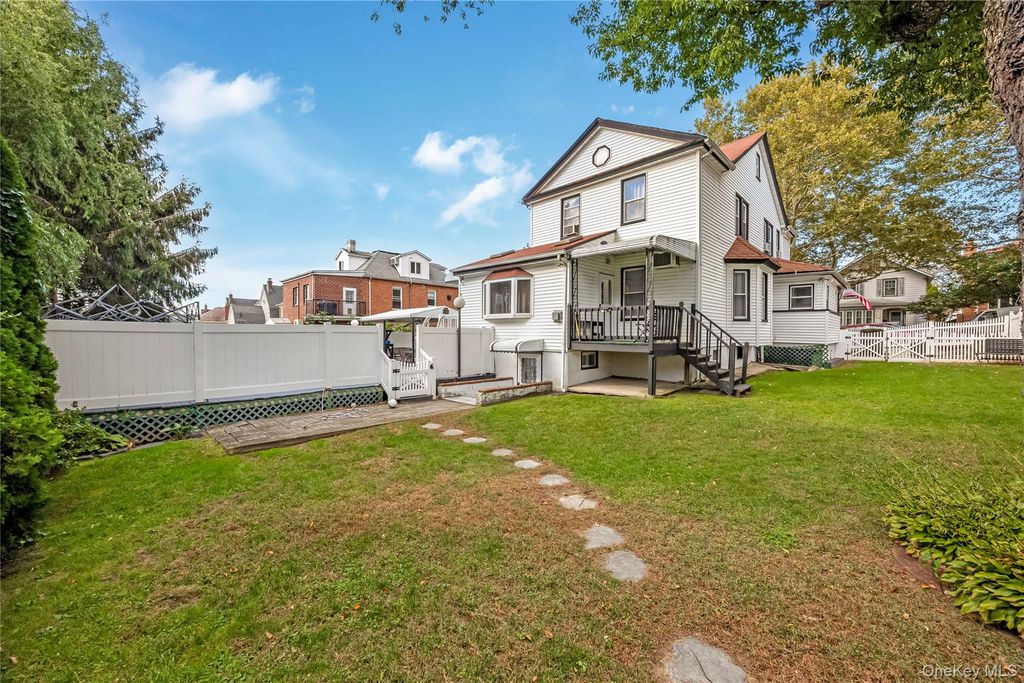 154-58 11th Avenue, Whitestone, NY 11357 — photo 3