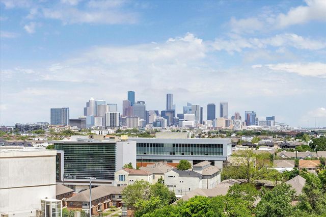 1701 Hermann Drive 9A, Houston, TX 77004