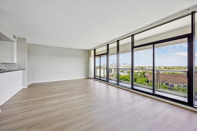 1701 Hermann Drive 9A, Houston, TX 77004