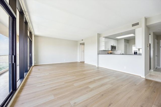 1701 Hermann Drive 9A, Houston, TX 77004