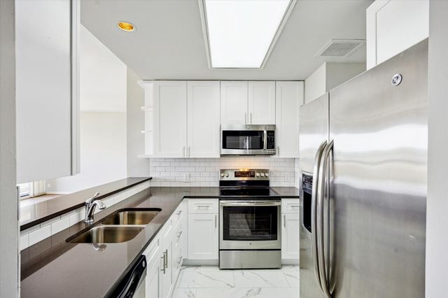 1701 Hermann Drive 9A, Houston, TX 77004