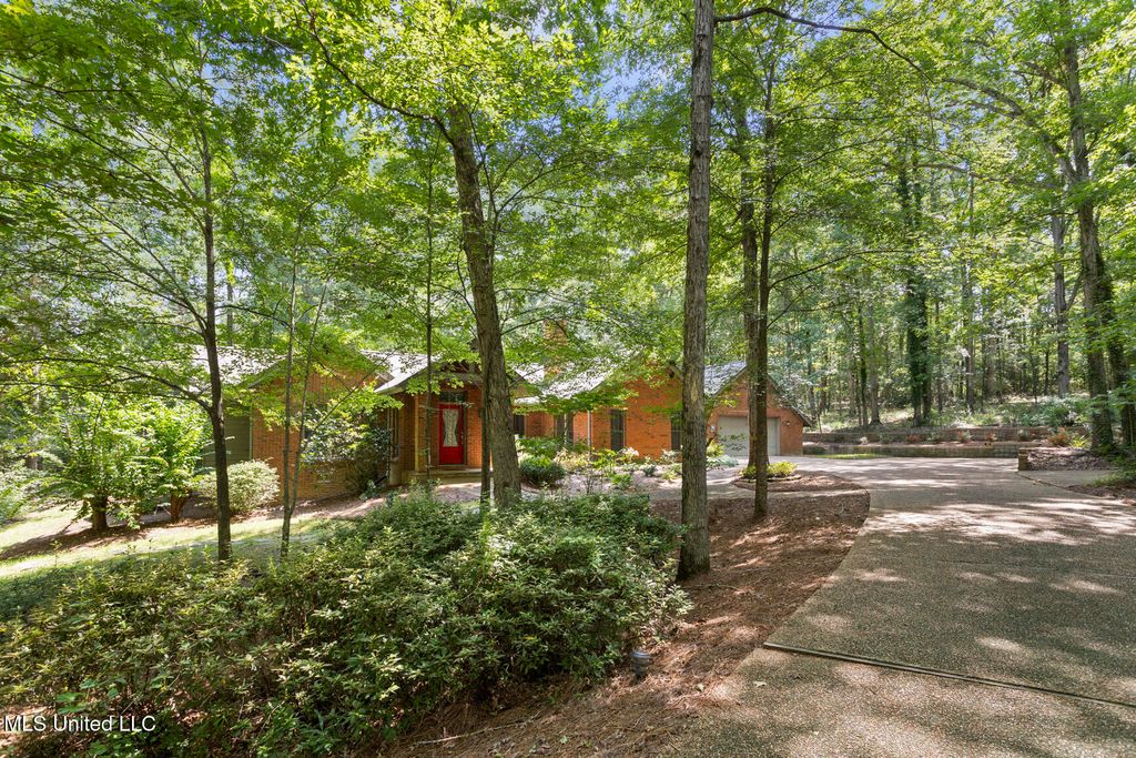 180 Grants Ferry Circle, Brandon, MS 39047