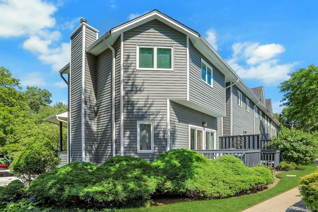 34 Village Green, Bardonia, NY 10954
