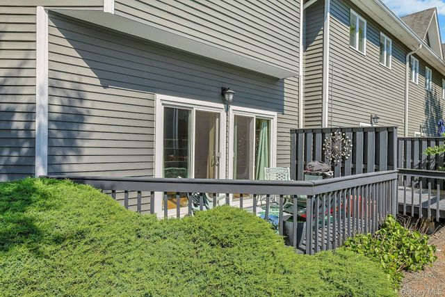 34 Village Green, Bardonia, NY 10954