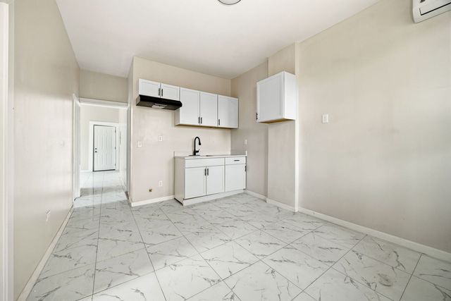 1621 S Lawndale Avenue 2-1, Chicago, IL 60623