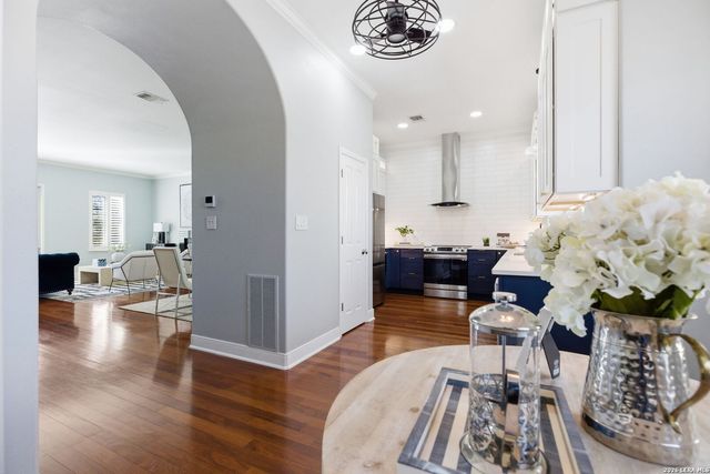 215 E Mulberry, San Antonio, TX 78212