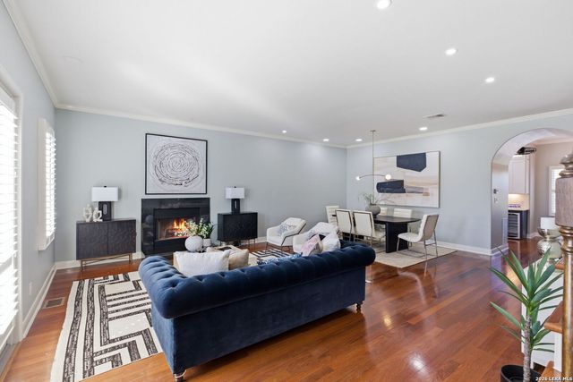 215 E Mulberry, San Antonio, TX 78212