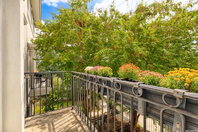 215 E Mulberry, San Antonio, TX 78212