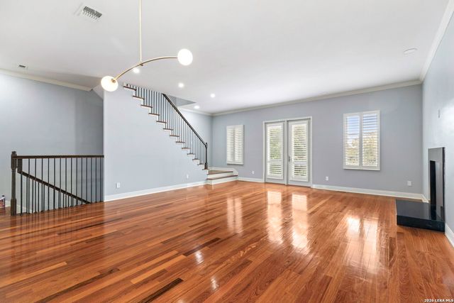 215 E Mulberry, San Antonio, TX 78212