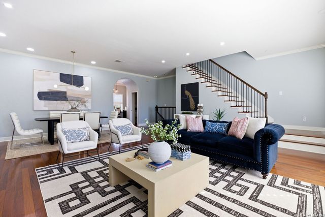 215 E Mulberry, San Antonio, TX 78212