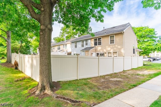 36 Byrnes Ln E, Sayreville Boro, NJ 08872