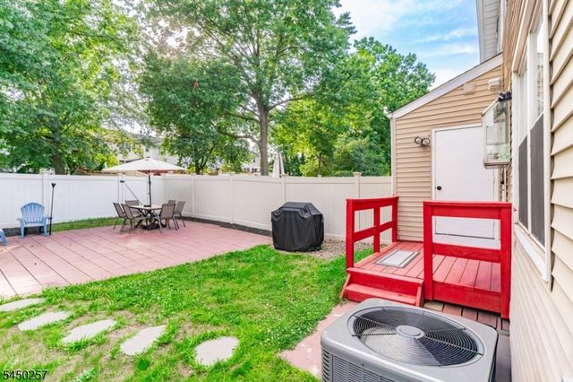 36 Byrnes Ln E, Sayreville Boro, NJ 08872