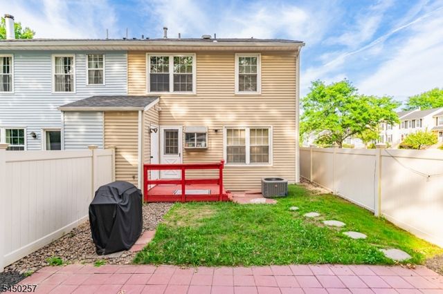 36 Byrnes Ln E, Sayreville Boro, NJ 08872