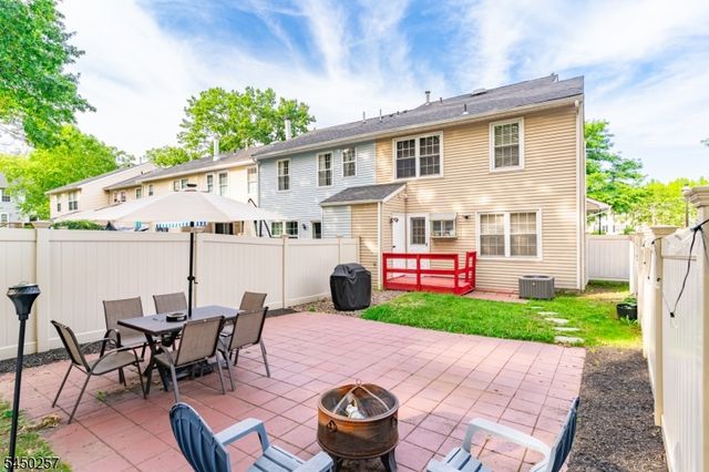 36 Byrnes Ln E, Sayreville Boro, NJ 08872