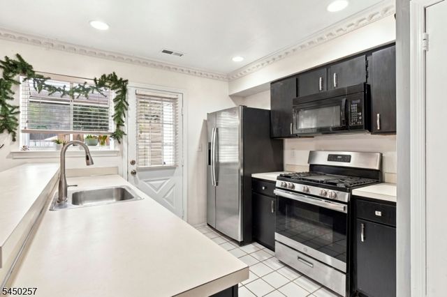 36 Byrnes Ln E, Sayreville Boro, NJ 08872