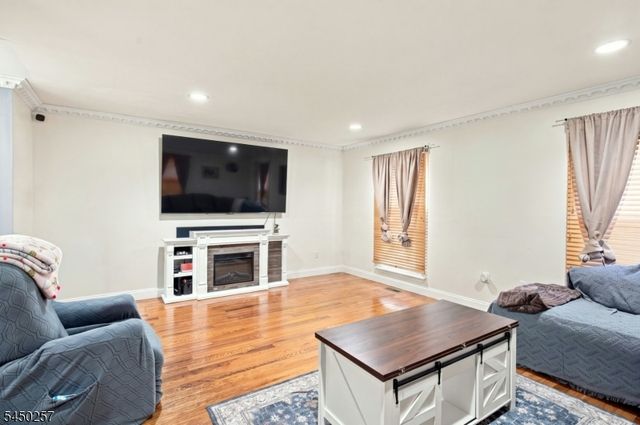 36 Byrnes Ln E, Sayreville Boro, NJ 08872