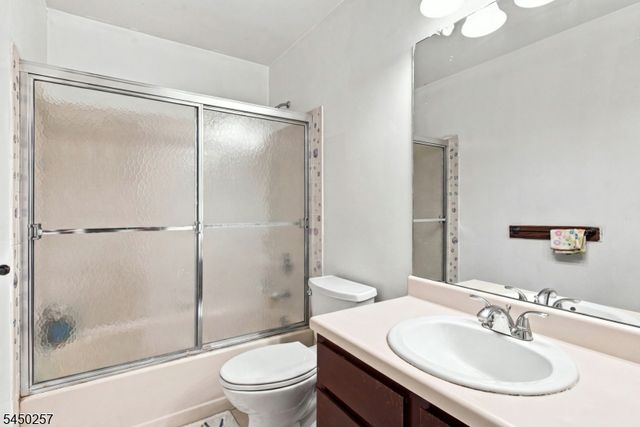 36 Byrnes Ln E, Sayreville Boro, NJ 08872