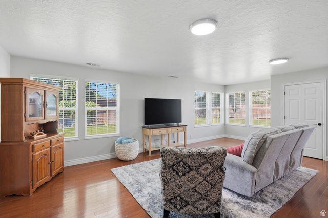 588 W 2125 N, West Bountiful, UT 84087