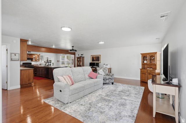 588 W 2125 N, West Bountiful, UT 84087