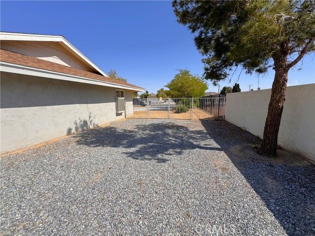 19955 Shoshonee Road, Apple Valley, CA 92307