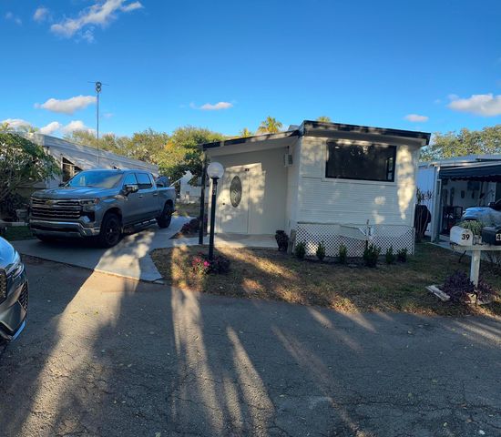 39 Palm Drive, Lake Worth Beach, FL 33461