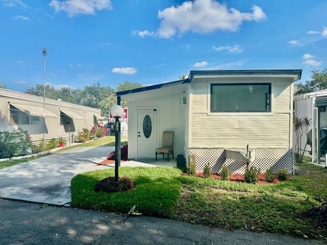 39 Palm Drive, Lake Worth Beach, FL 33461