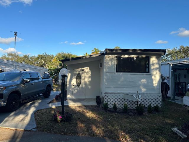 39 Palm Drive, Lake Worth Beach, FL 33461