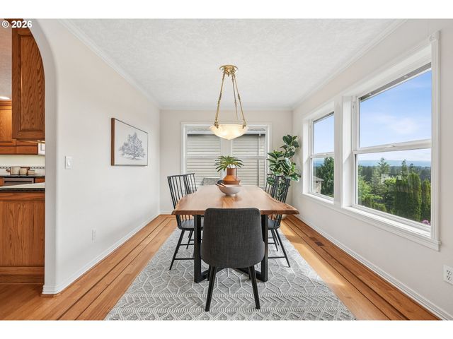 16432 Se MEADOWLAND Ct, Portland, OR 97236
