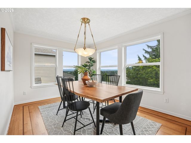 16432 Se MEADOWLAND Ct, Portland, OR 97236