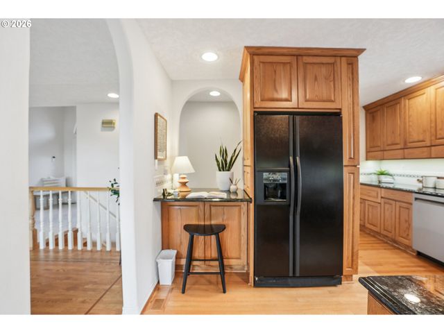 16432 Se MEADOWLAND Ct, Portland, OR 97236