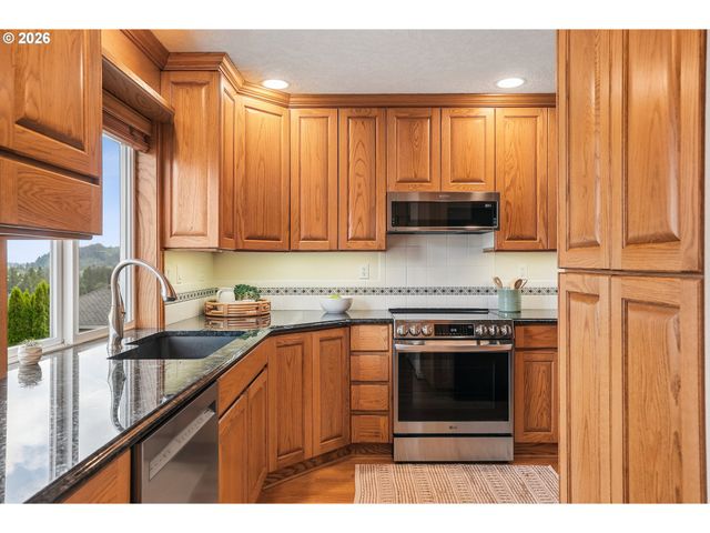 16432 Se MEADOWLAND Ct, Portland, OR 97236
